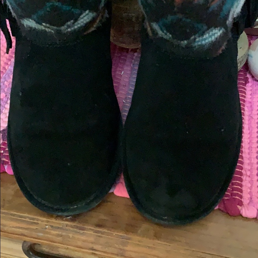 BearPaw Get them While It’s HOT Black Suede Boots - Picture 5 of 6